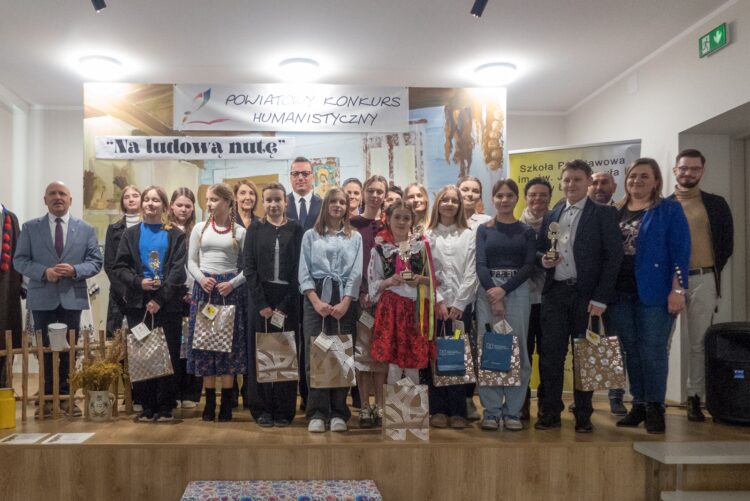 Powiatowy Konkurs Humanistyczny w Łętowni po raz piąty z „ludową nutą”