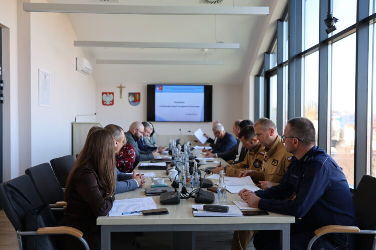 Posiedzenie Powiatowego Zespołu Zarządzania Kryzysowego przed Akcją Zima 2025/2026