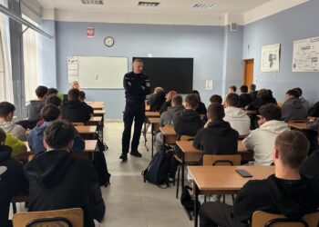Spotkanie uczniów ZST w Leżajsku z policjantami w ramach programu „Otwarta Firma”