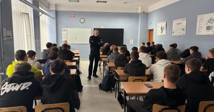 Spotkanie uczniów ZST w Leżajsku z policjantami w ramach programu „Otwarta Firma”