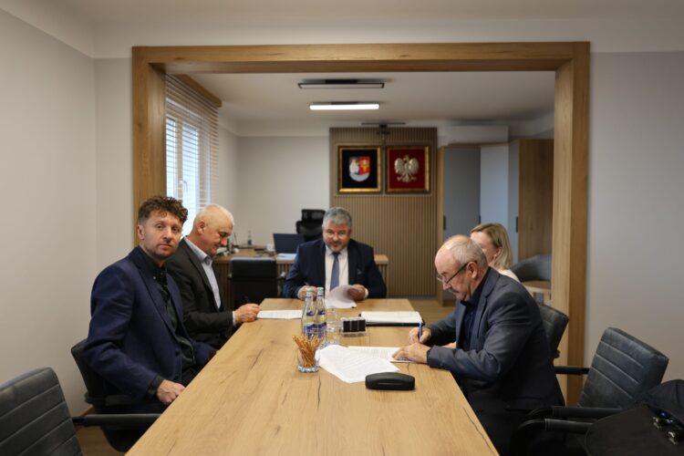 Przebudowa drogi powiatowej w Grodzisku Dolnym. Podpisano umowę na realizację inwestycji