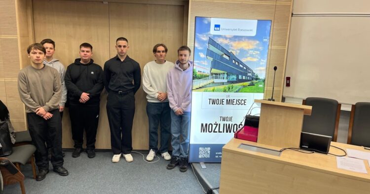 Awans uczniów ZST Leżajsk do etapu centralnego Olimpiady Wiedzy o Mediach