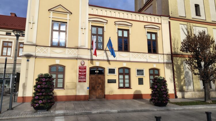 Blisko 1 mln zł na utrzymanie terenów zieleni miejskiej w 2026 roku w Leżajsku