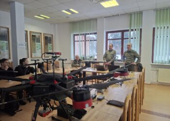 Studenci szkolili się z wykorzystania dronów w lasach Nadleśnictwa Leżajsk
