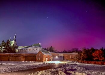Zorza polarna nad Leżajskiem. Niezwykłe widowisko na  niebie