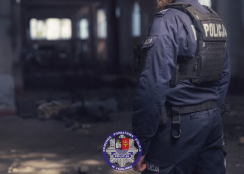 Policjanci pomogli 38-latkowi nocującemu w kontenerze na śmieci