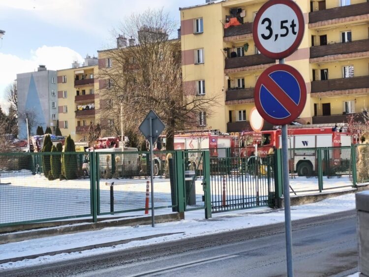 Pożar w bloku przy ul. Staszica w Leżajsku. Jedna osoba poszkodowana