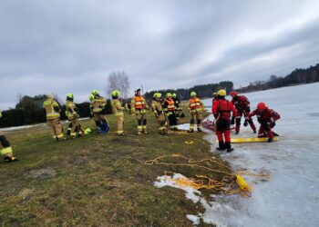 Strażacy z gminy Grodzisko Dolne ćwiczyli ratownictwo na lodzie
