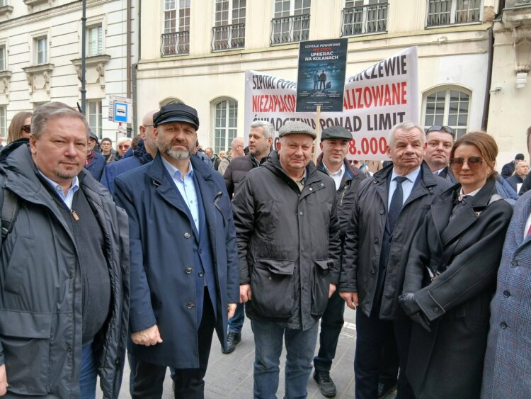 Dyrektor leżajskiego szpitala na proteście w Warszawie