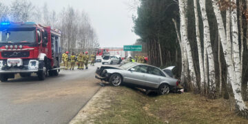 Wypadek w Woli Zarczyckiej. Zderzenie trzech samochodów, dwie osoby w szpitalu