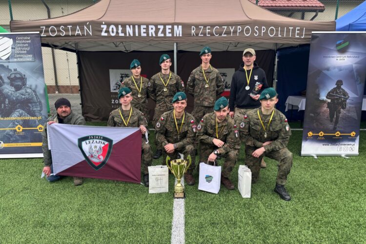 Niepokonani w Rymanowie. Uczniowie z leżajskiego „Chrobrego” ponownie mistrzami Podkarpacia