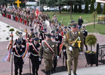 Barwne widowisko w Rudzie Łańcuckiej i Nowej Sarzynie. VII Gminna Parada Straży Wielkanocnych