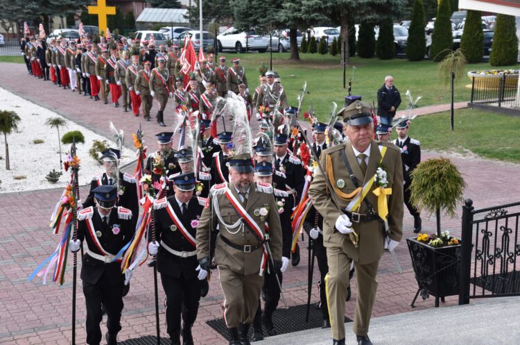 Barwne widowisko w Rudzie Łańcuckiej i Nowej Sarzynie. VII Gminna Parada Straży Wielkanocnych