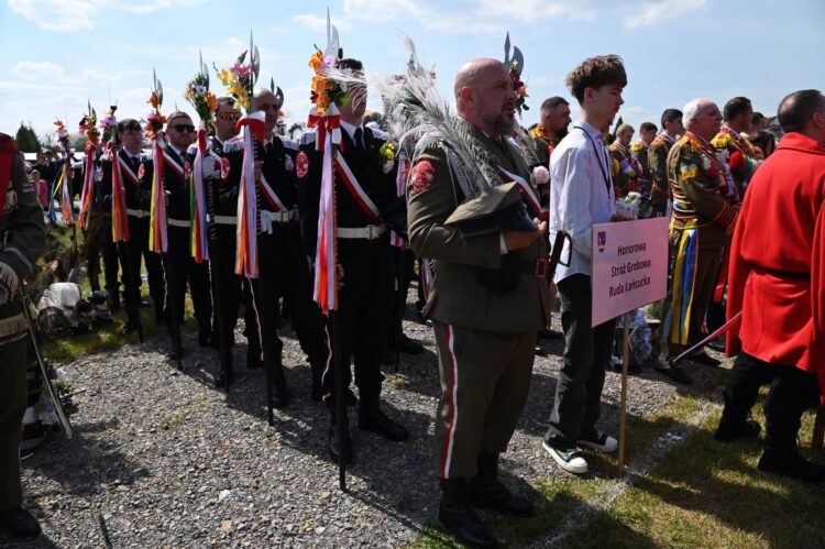Reprezentanci powiatu leżajskiego na Paradzie Straży Wielkanocnych w Tryńczy