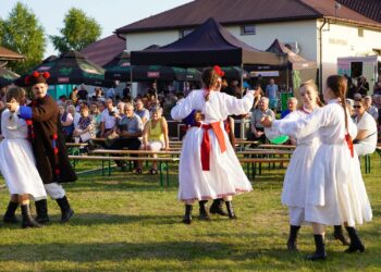 Święto pszczelarzy i miłośników tradycji. Festiwal Miodu i Kultury Ludowej w Jelnej za nami