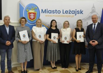 Burmistrz Leżajska wręczył akty nadania stopnia nauczyciela mianowanego
