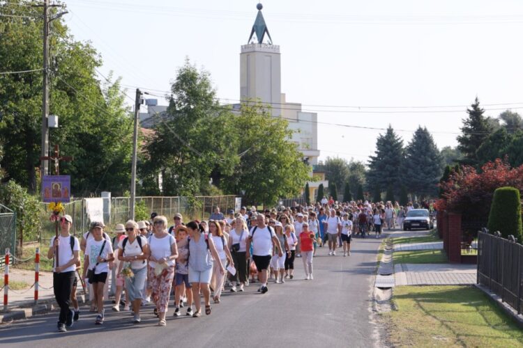 Z Nowej Sarzyny do Sanktuarium w Leżajsku. Trwają zapisy na pielgrzymkę