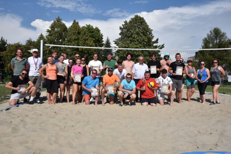 Niedziela pod znakiem siatkówki plażowej w Nowej Sarzynie