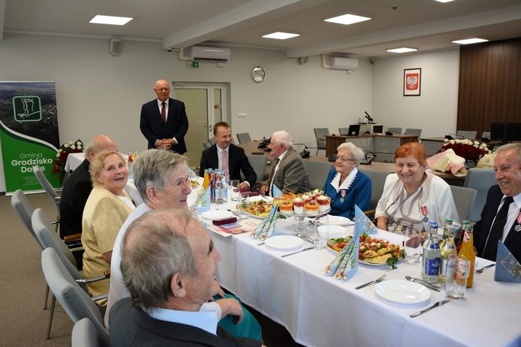 Złote Gody w gminie Grodzisko Dolne. Cztery pary z prezydenckimi medalami [ZDJĘCIA]