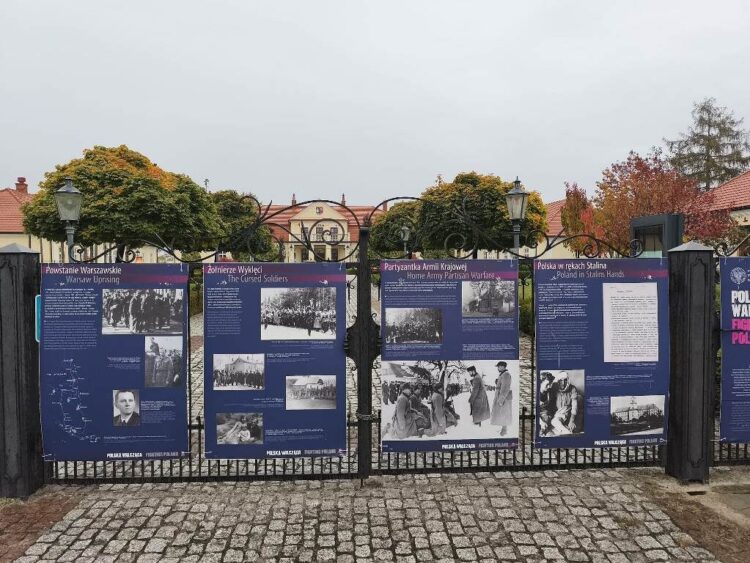 „Polska Walcząca” na wystawie w Leżajsku. Historia polskiego podziemia na archiwalnych fotografiach