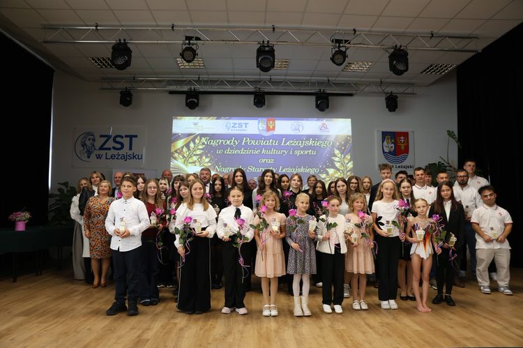 Powiat Leżajski nagrodził najlepszych. Nauczyciele, sportowcy i twórcy kultury z wyróżnieniami