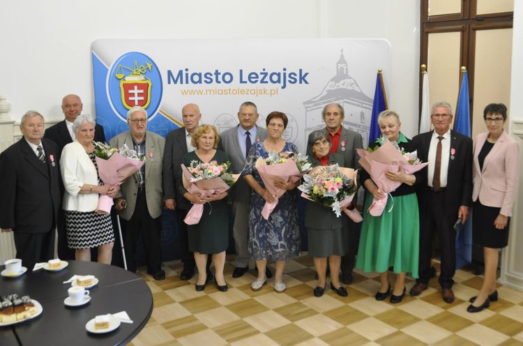 Złote Gody w Leżajsku. Sześć par odznaczonych za Długoletnie Pożycie Małżeńskie [ZDJĘCIA]